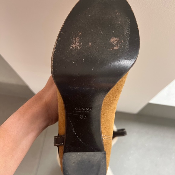 🗽 Gucci Logo Shearling Boots - Picture 5 of 7